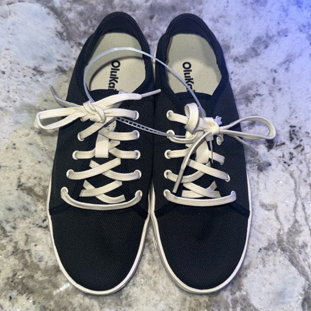 Brand new olukai shoes 7.5